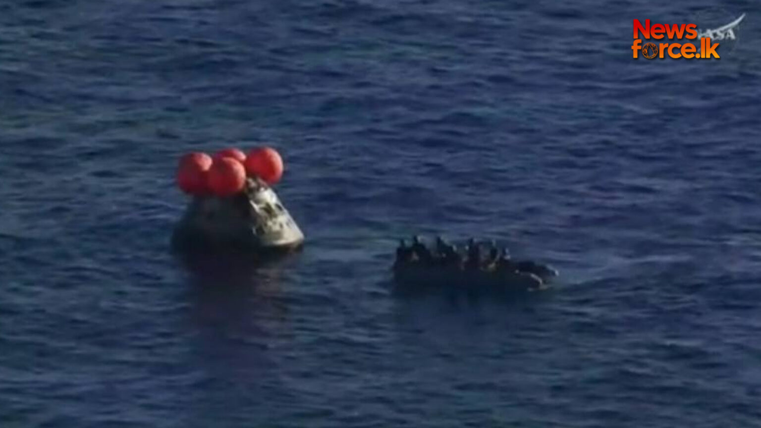 සඳ ගමන නිම කළ ආටෙමිස් II යානය ආරක්ෂිතව පැසිෆික් සාගරයට ගොඩබායි