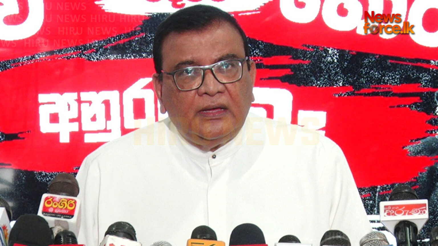 පසුගිය ආණ්ඩු විසින් ඉන්ධන හා ගෑස් මිල වැඩි කරන විට මුළු රට පුරා විරෝධතා පැවැත් වූ ජනතා විමුක්ති පෙරමුණු ආණ්ඩුවට කිසිදු ලැජ්ජාවක් නැද්ද?