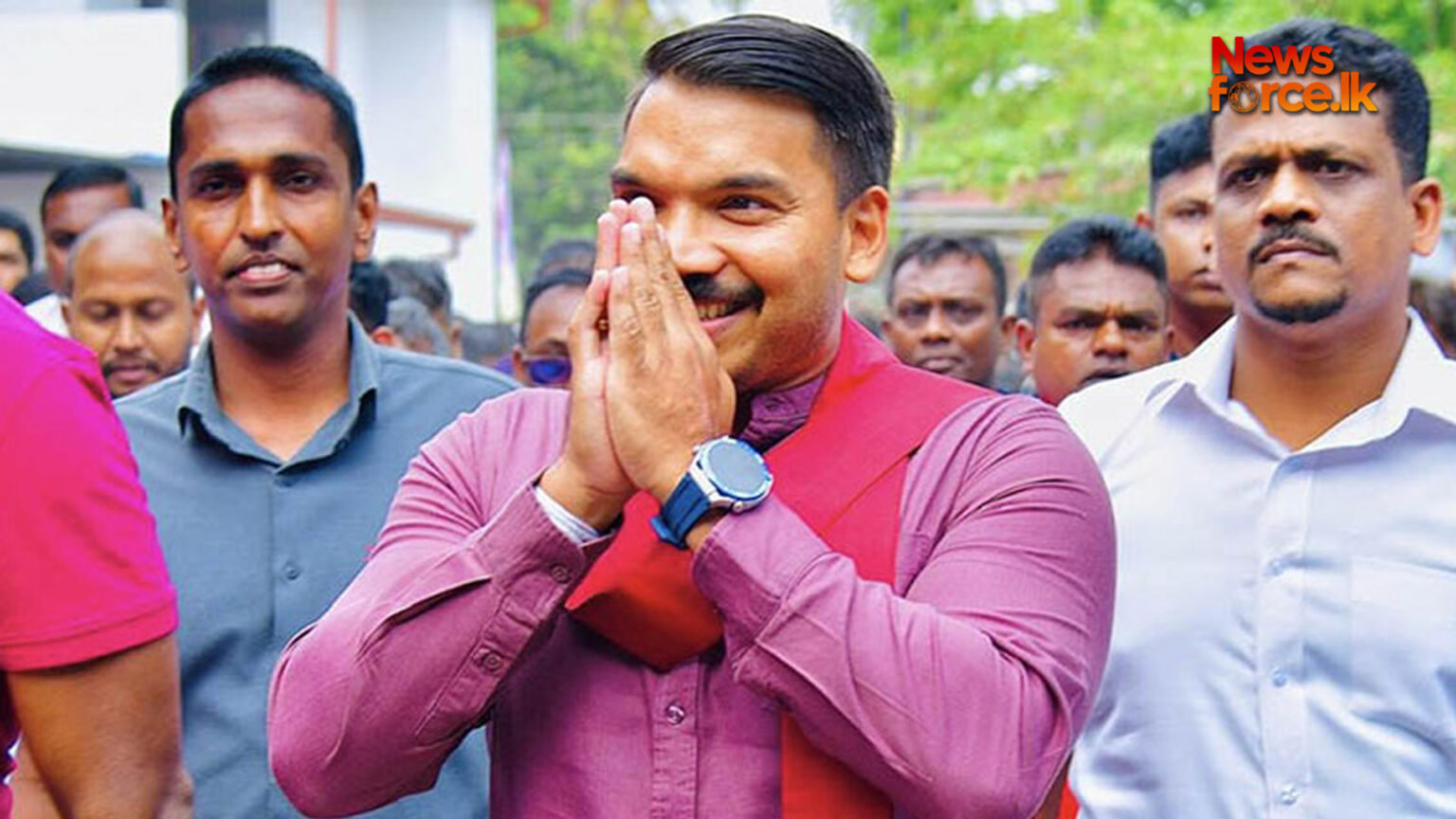 උපන්දිනය දා නාමල්ට අකරතැබ්බයක්