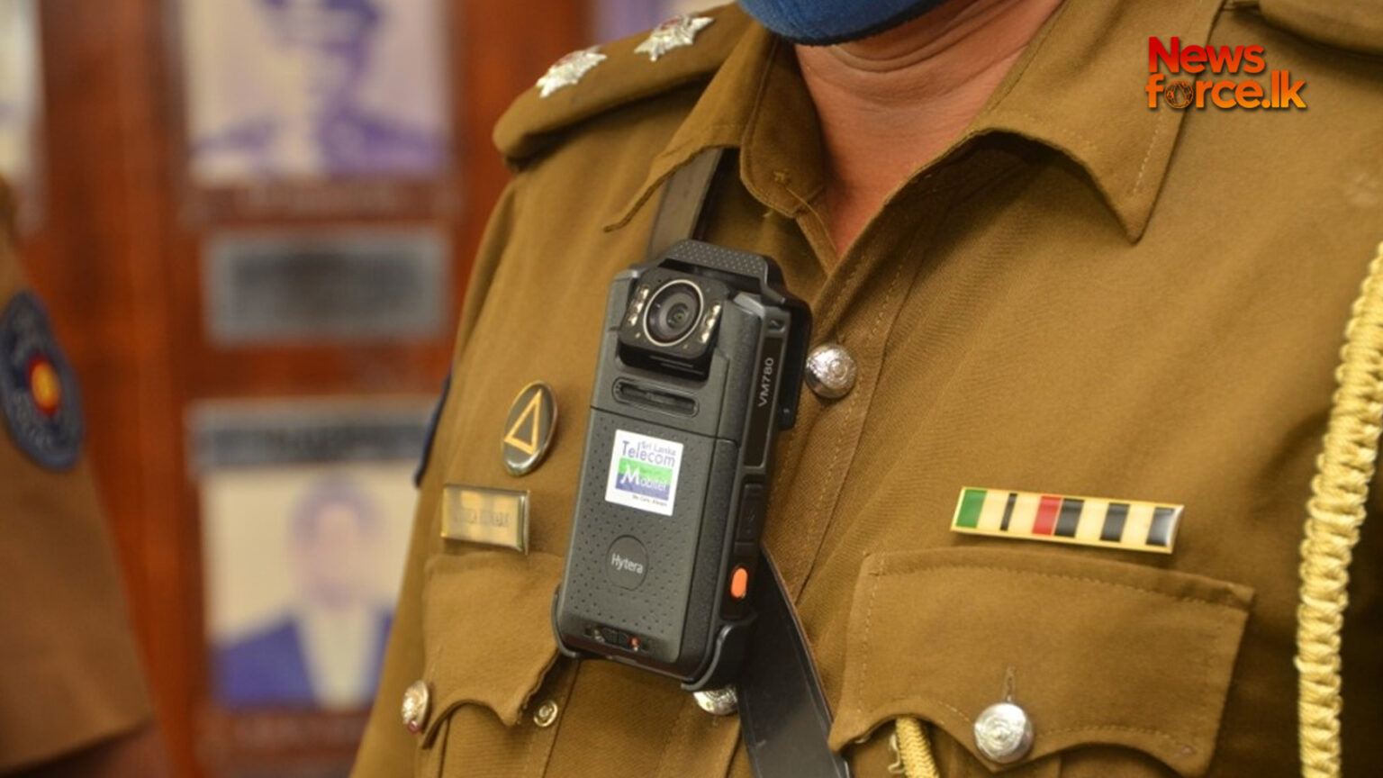 පොලිස් ඇඳුමට කැමරාවක්