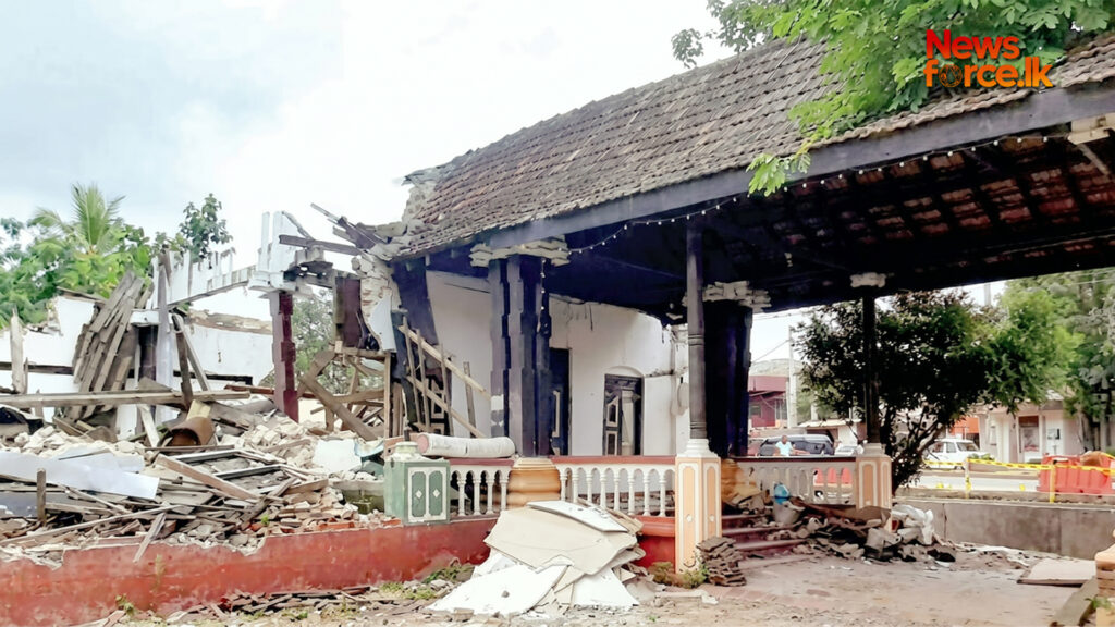 කඩා බිඳ දමූ කුරුණෑගල ඉපැරණි රාජසභා මණ්ඩපය බේබද්දන්ගේ තිප්පොළක් වෙලා